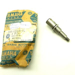 Yamaha oil pump shaft (256-13314-02)